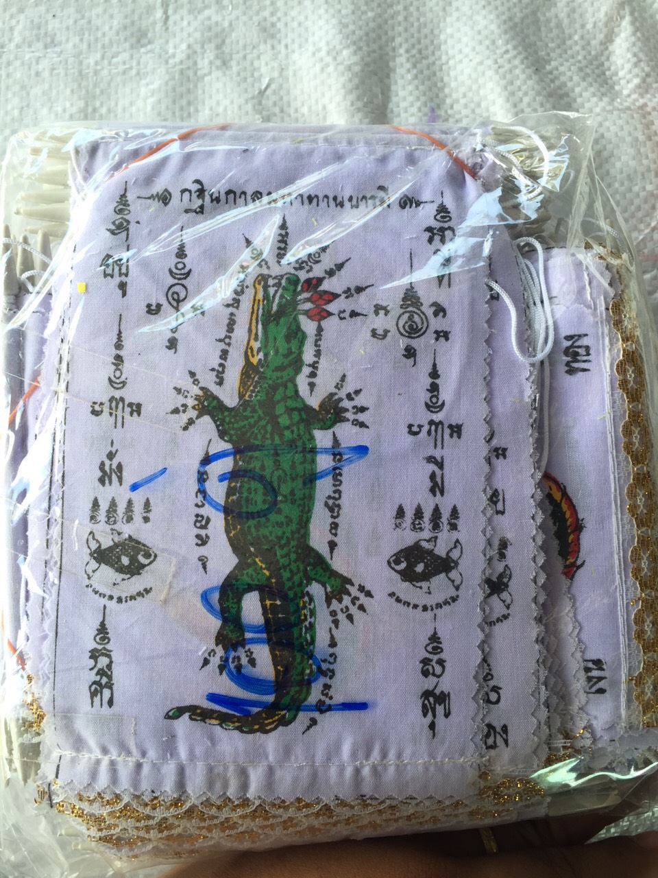 ธงกฐินผ้ายันต์แบบแขวน (มีหลายสี) ขนาดทั่วไป