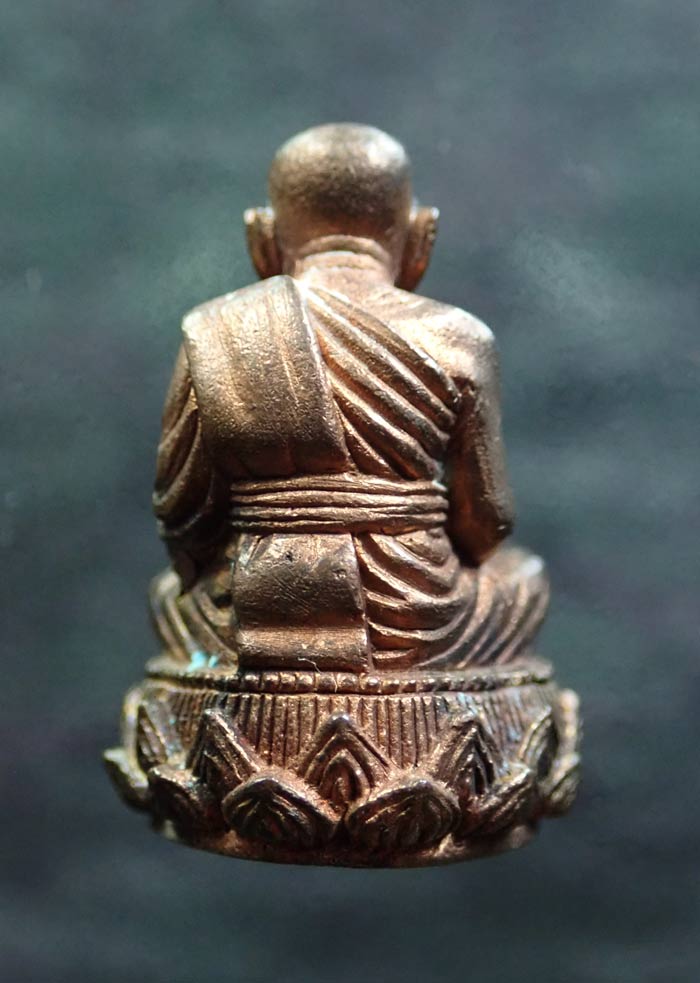 รูปหล่อลอยองค์หลวงปู่ทวด อาจารย์นอง วัดทรายขาว ปัตตานี ปี 2540 พิมพ์เบ้าฉีด รุ่นสร้างมณฑป40 เนื้อนวะโลหะ หมายเลข 834