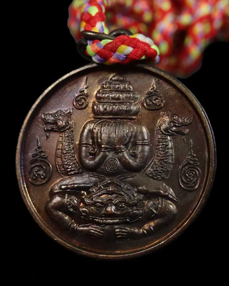 เหรียญปิดตาพังพะกาฬพร้อมเชือก 7 สี องค์พ่อจตุคามรามเทพ วิหารจังหวัดนราธิวาส เหรียญเนื้อทองแดง (องค์ออกแดงคล้ายผิวมันปู)