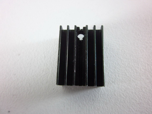 ็Heat sink ยึดIC ระบายความร้อนสีดำ ขนาด 20*15*10