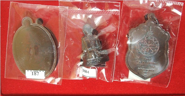 หลวงพ่อคูณ รุ่นปาฏิหาริย์ EOD ชุดกองทุนซื้อที่ดิน 3 พิมพ์ 3 แบบ...1