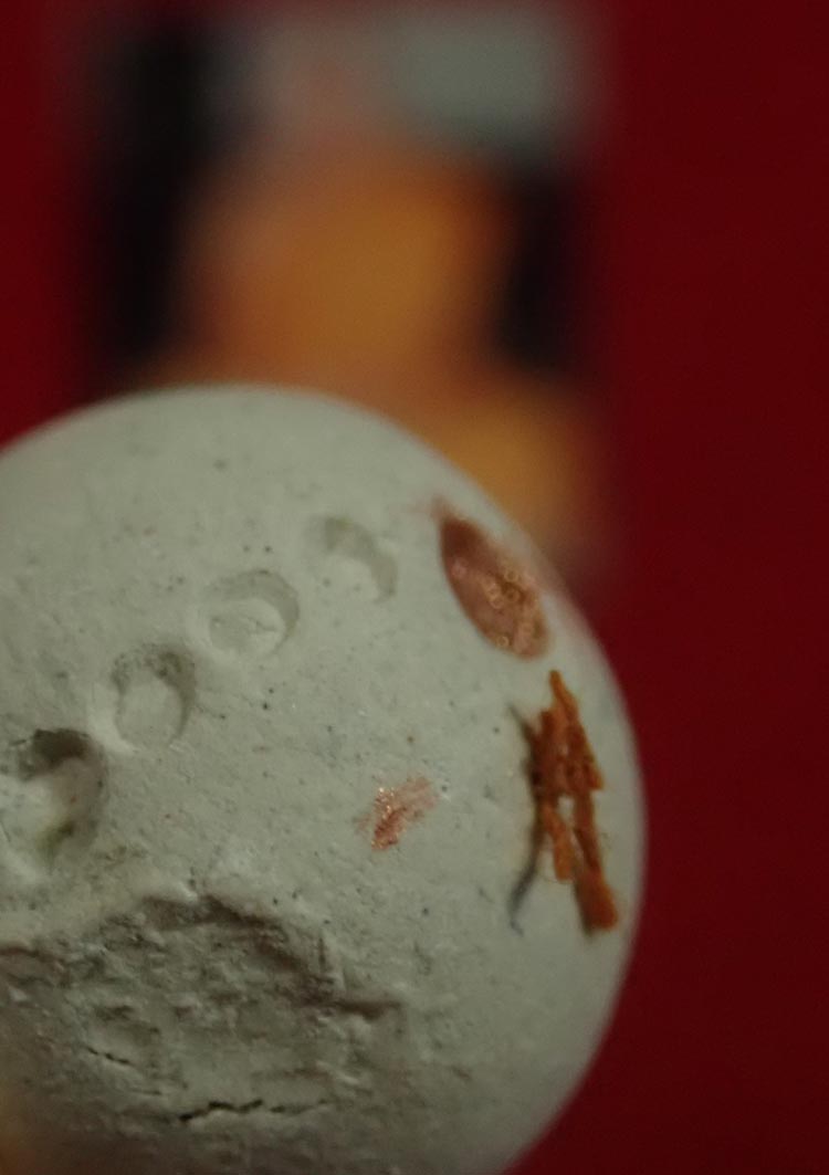 ลูกอมติดจีวร (มีโค๊ต) พร้อมรูปหลวงพ่อพริ้ง วัดซับชมพู่ จ.เพชรบูรณ์