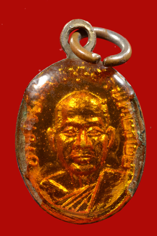 เหรียญเม็ดแตงลงยาสีแดง พ.ศ. 2522 หลวงพ่อทวด หลังอาจารย์ทิม วัดช้างให้