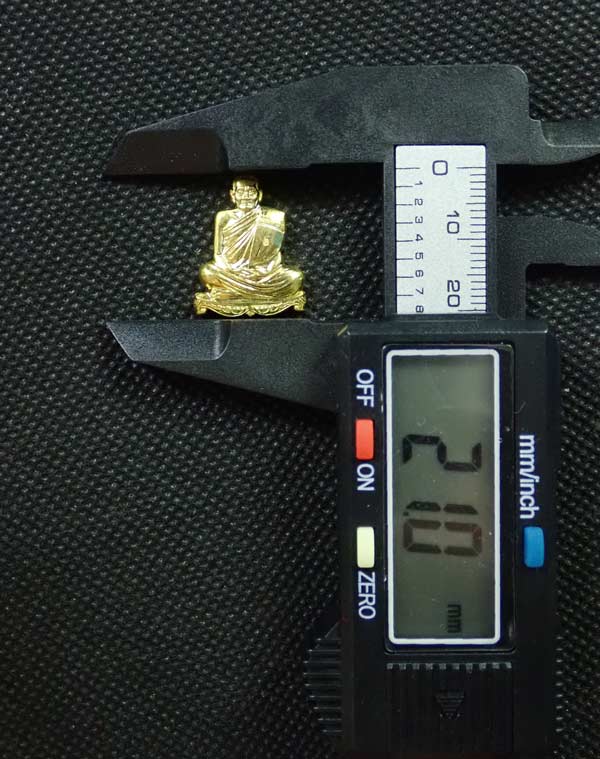 เหรียญตัดชิดหลวงพ่อพริ้ง ขันติพโล วัดซับชมพู่ จ.เพชรบูรณ์ ปี2558 รุ่นเจริญพร เนื้อทองฝาบาตร หมายเลข 1461