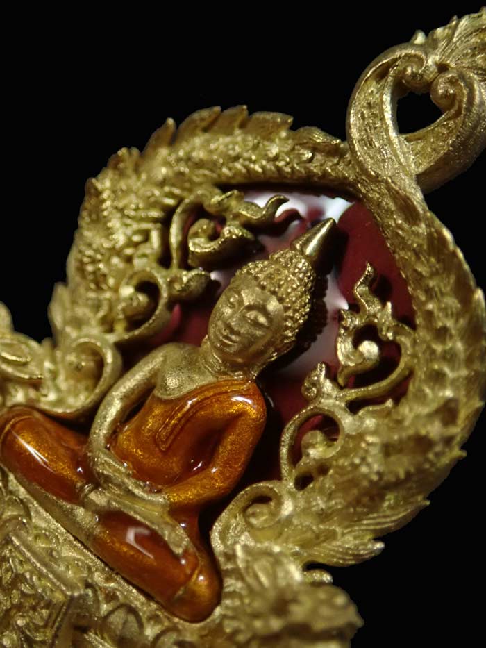 *หมายเลขสวย 77* เหรียญฉลุ 3 ชิ้นหลวงพ่อโสธร จ.ฉะเชิงเทรา รุ่นเจริญพร ปี 2555 เนื้อทองระฆังลงยาสีม่วงฝังเพชร 5 เม็ด พิมพ์เล็ก