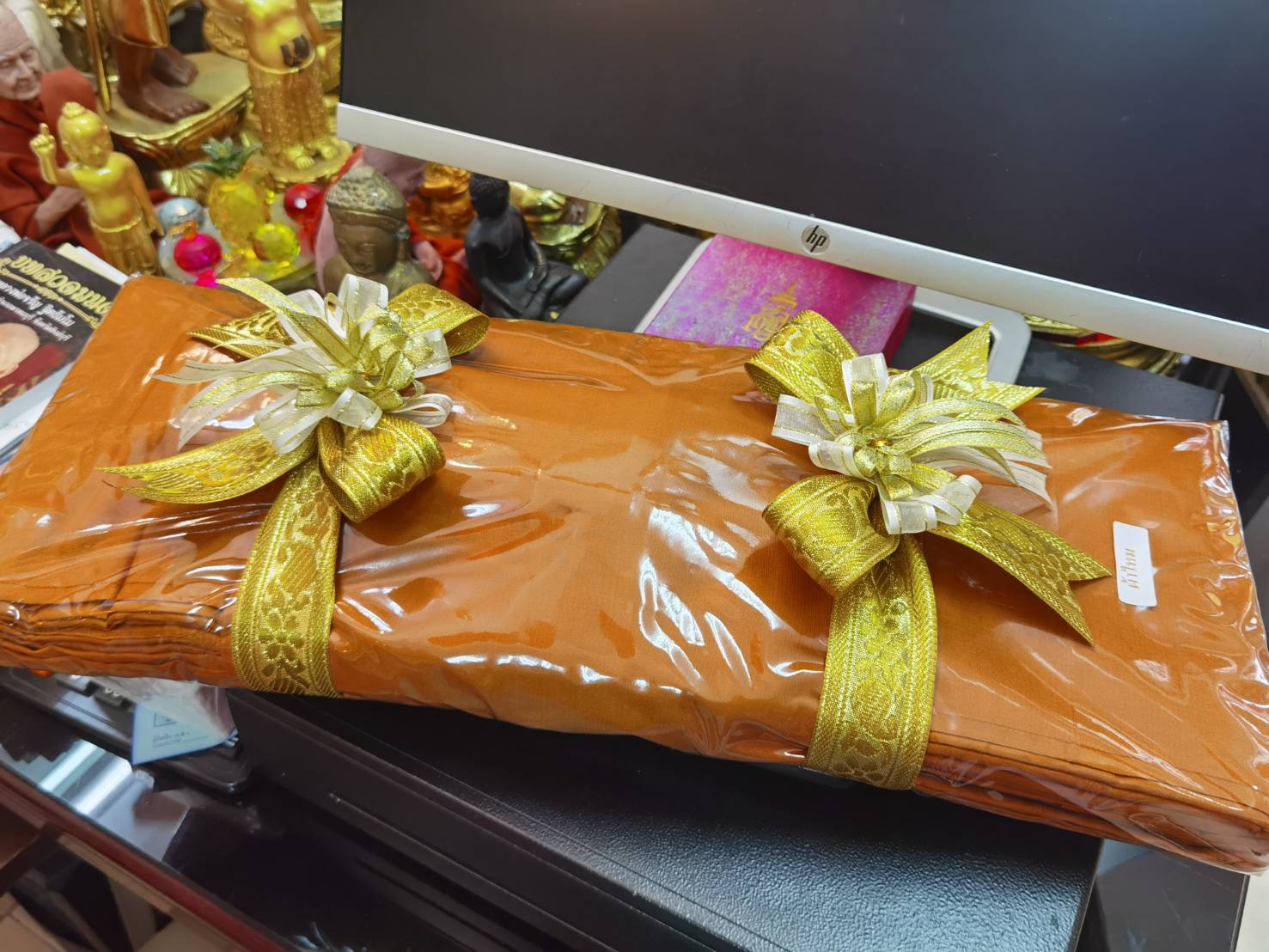 ผ้าไตรไหมไทยแท้ 100% งานเย็บพิเศษ 9 ขันธ์ *ผูกโบว์สวยงาม