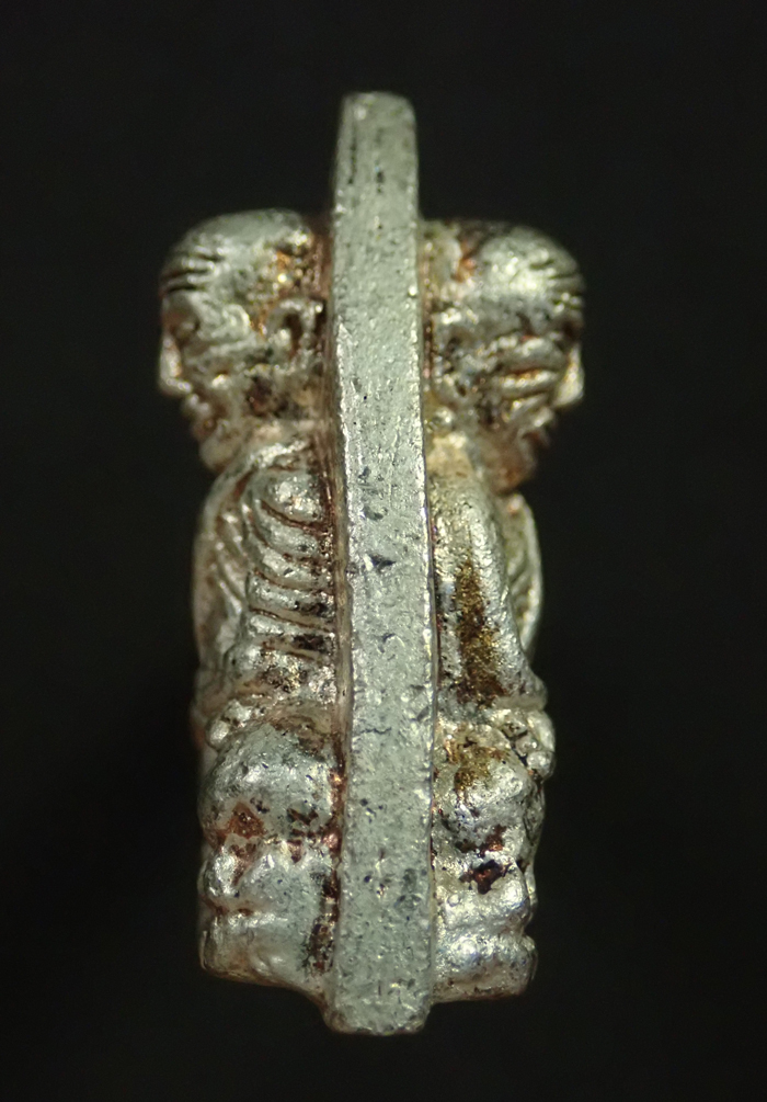 หลวงพ่อทวด พิมพ์เตารีดใหญ่ 2 หน้า (กรรมการ) ปี 2543 เฉลิมพระเกียรติ 87 พรรษา สมเด็จพระณาณสังวร สมเด็จพระสังฆราช วัดบวรนิเวศวิหาร ทรงแผ่เมตตาอธิษฐานจิต