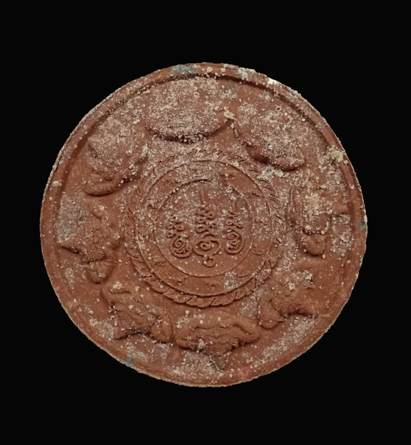 *พร้อมผ้ายันต์* ปิดตาพังพะกาฬ สร้างวิหารองค์พ่อจตุคามรามเทพนราธิวาส ปี 2550 เนื้อผง ขนาด 5 ซ.ม. พร้อมผ้ายันต์ ขนาด 12 x 12 ซ.ม. และกล่องเดิม