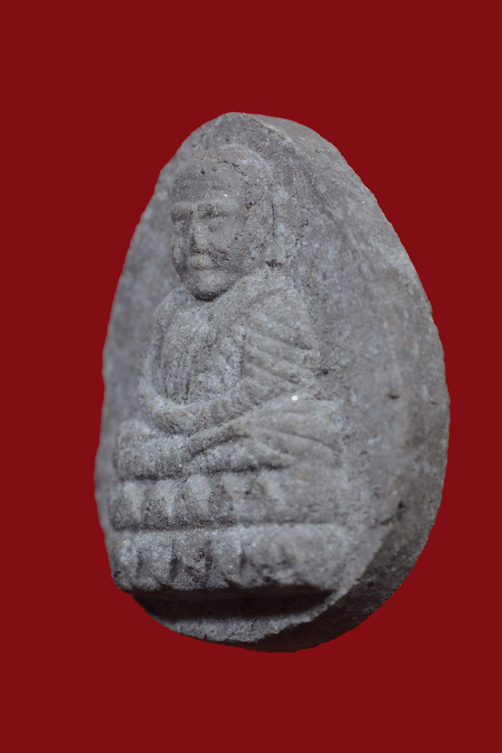 หลวงพ่อทวด เนื้อว่าน พิมพ์ใบโพธิ์ รุ่นสร้างศูนย์ศิลปาชีพพิเศษ จ.ปัตตานี พ.ศ. 2537