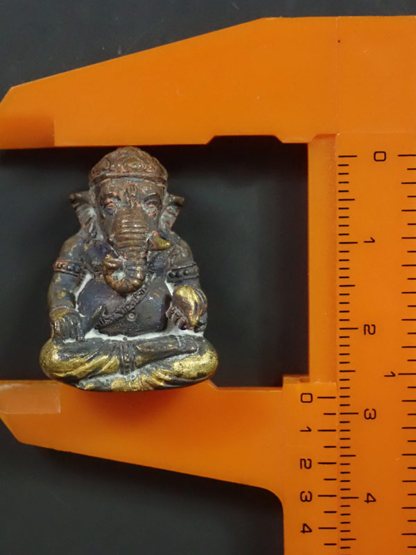 พระพิฆเนศ มหาระรวย หลวงปู่แสง วัดโพธิ์ชัย จ.นครพนม ปี 2562 เนื้อชนวน หมายเลข ๒๐๘ พร้อมกล่องเดิมครับ