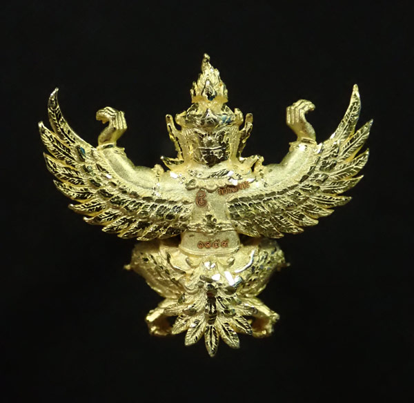 พญาครุฑ รุ่นรับทรัพย์88 พ่อท่านเขียว วัดห้วยเงาะ ปัตตานี ปี 2560 เนื้อสัมฤทธิ์พ่นทรายทองขัดเงา (กรรมการ) หมายเลข 1159