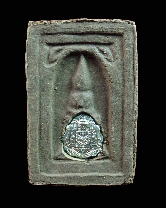 หลวงพ่อทวดเนื้อว่านดินกากยายักษ์ พิมพ์กลักไม้ขีดฝังตะกรุดเงิน (หลังตราแผ่นดิน) อาจารย์ทอง วัดสำเภาเชย ปี 2551 รุ่นพิทักษ์แผ่นดิน