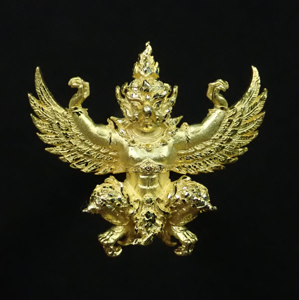 พญาครุฑ รุ่นรับทรัพย์88 พ่อท่านเขียว วัดห้วยเงาะ ปัตตานี ปี 2560 เนื้อสัมฤทธิ์พ่นทรายทองขัดเงา (กรรมการ) หมายเลข 1159