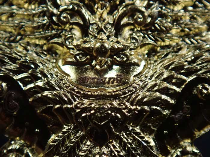 พญาครุฑพ่อท่านเขียว วัดห้วยเงาะ ปัตตานี ปี 2564 รุ่นเพชรทักษิณ เนื้อกะไหล่ทอง โค๊ต "พระเกจิ" หมายเลข 21