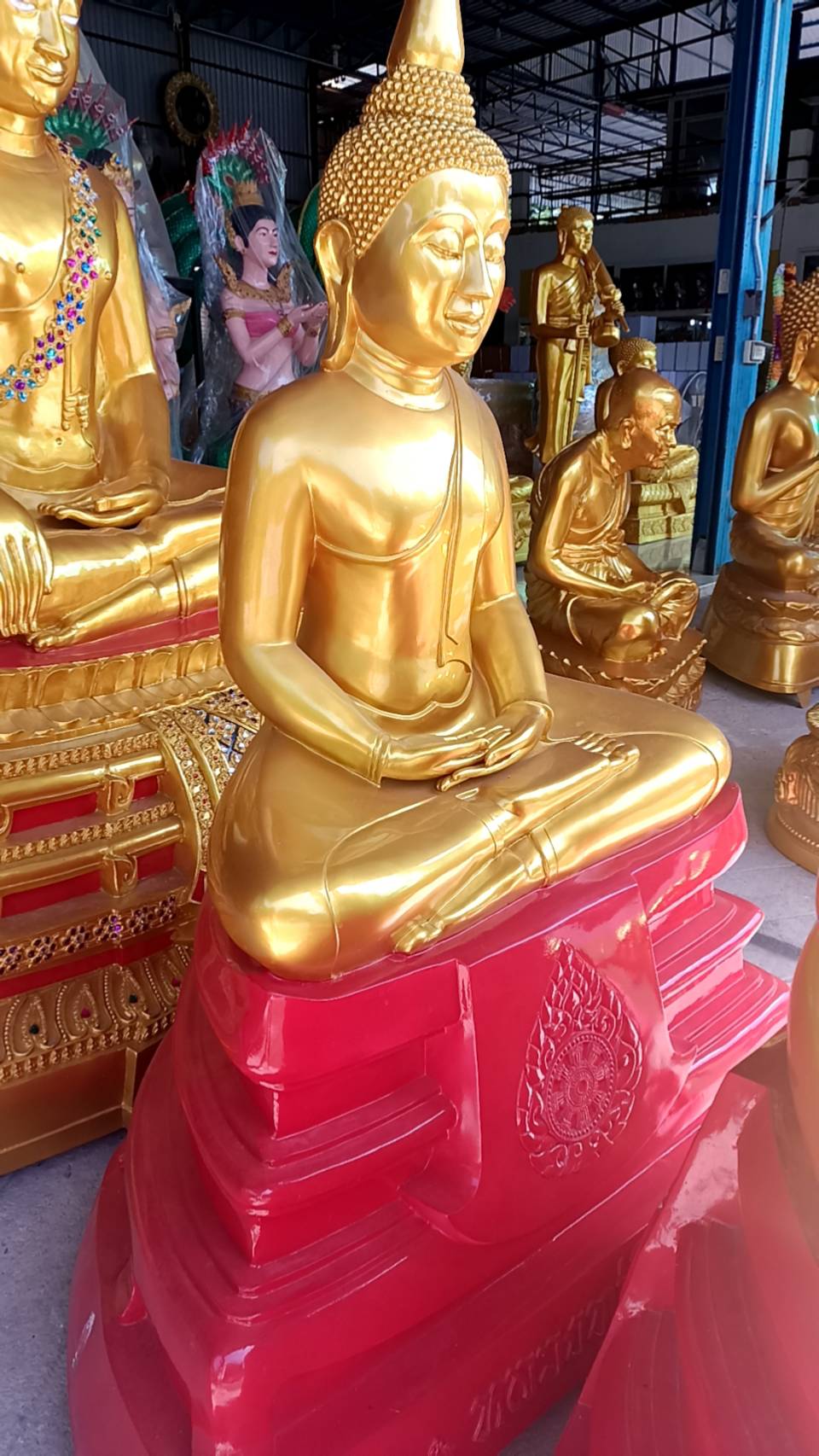 หลวงพ่อโสธร หน้าตัก 30 นิ้ว ฐานแดง องค์ทอง งานสวยงาม