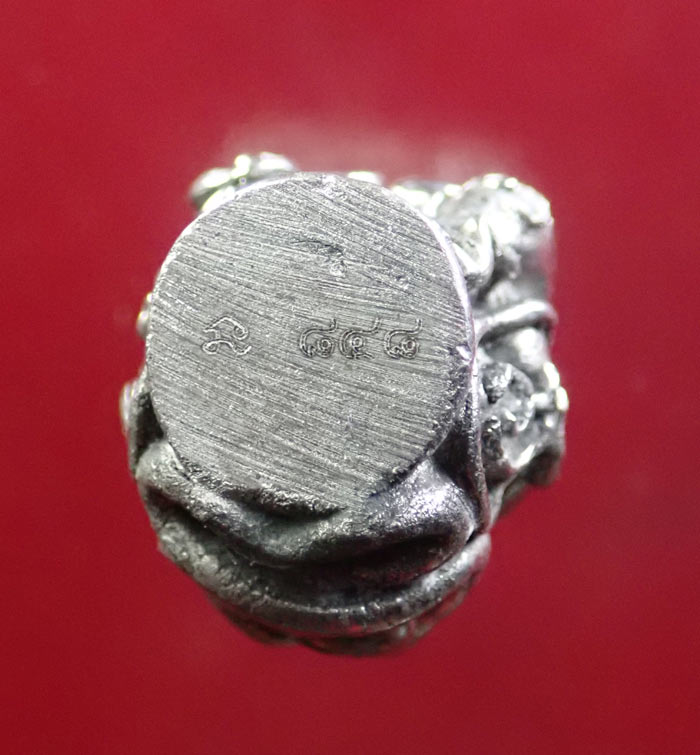 *เลขสวย 848* พระปิดตาในครรภ์ พ่อท่านเขียว วัดห้วยเงาะ ปัตตานี รุ่นกลันตัน54 ปี 2554 เนื้อปัญจะโลหะผิวพรายเงิน หมายเลข 848 (สูงประมาณ 2 ซ.ม.)