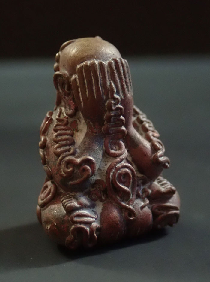 พระปิดตายันต์ยุ่งรวยทันใจ (รุ่นแรก) หลวงปู่แสน ปสันโน วัดหนองจิก จ.ศรีษะเกษ ปี2559 เนื้อมหาชนวน หมายเลข 61