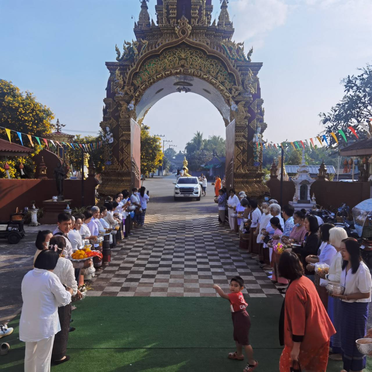 หลวงพ่อโสธรหน้าตัก 50 นิ้ว ปิดทองคำแท้