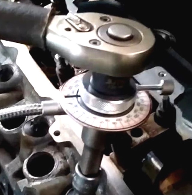 FORCE ประแจขันปอนด์ พร้อมเกจ์วัดแรงบิดแบบองศา รุ่น 9G1802