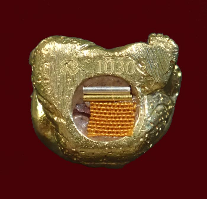 รูปหล่อขุนช้างเจ้าทรัพย์ พ่อท่านเขียว วัดห้วยเงาะ ปัตตานี รุ่นเพชรทักษิณ ปี2564 เนื้อบรอนซ์ทอง อุดชนวนเก่าฝังตะกรุดทองคำและตะกรุดเงิน หมายเลข 1030