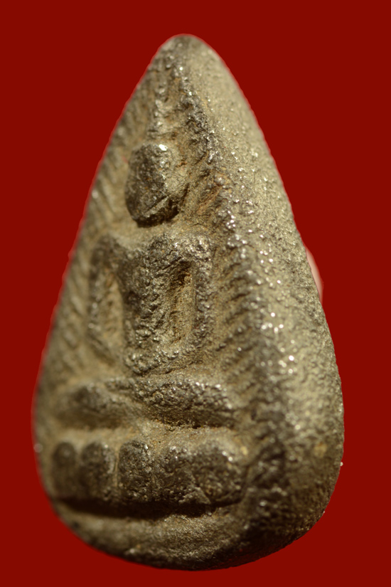 พระหล่อพิมพ์กลีบบัว หลวงปู่บุญ วัดกลางบางแก้ว เนื้อขี้นกเขาเปล้า