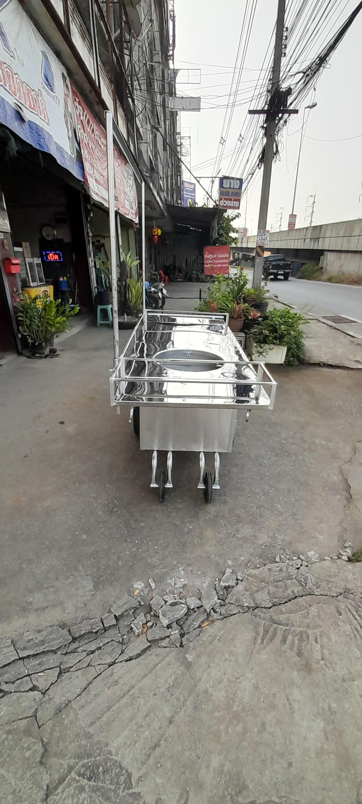 27022568รถเข็นขายโรตีทอดหน้าท็อปสแตนเลสปิดตู้อลูมิเนียมมีเสาป้าย