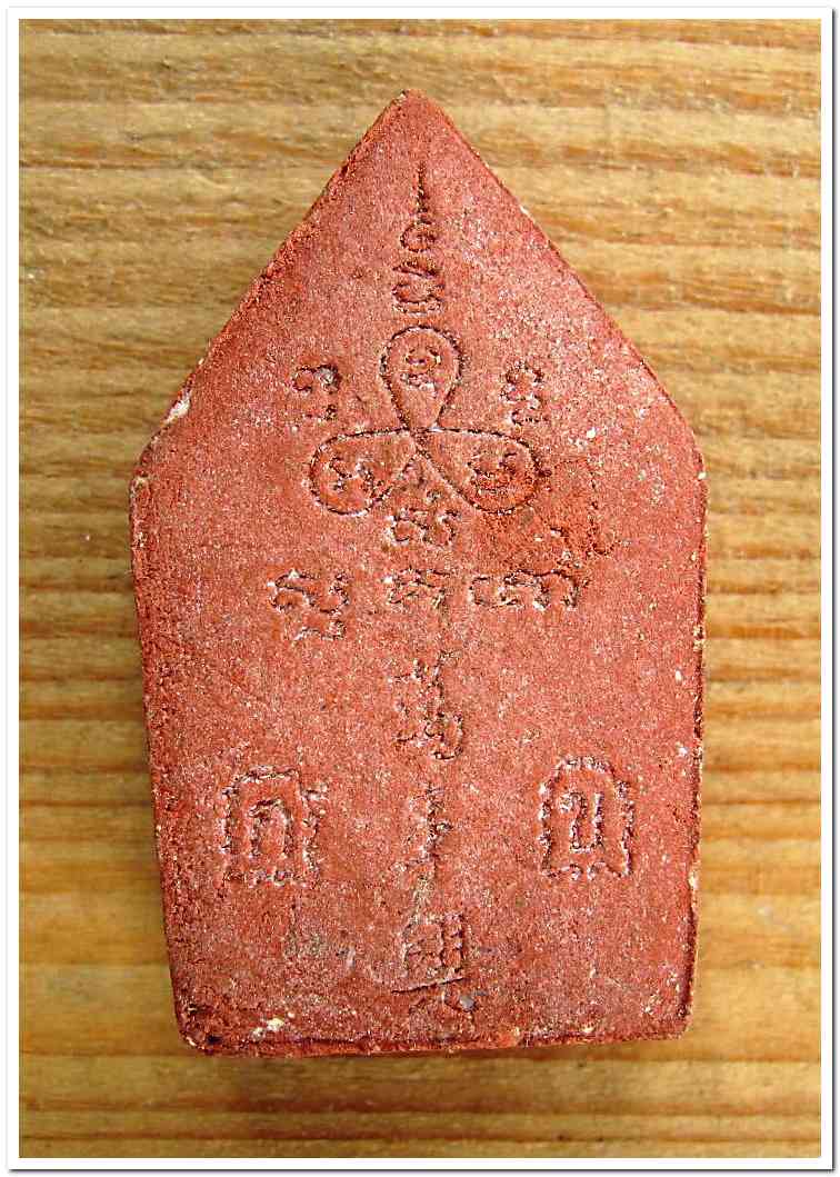 พระขุนแผน เนื้อแดงว่านสบู่เลือด รุ่น "บ่วงสื่อเฮง เฮงหมื่นเรื่อง" วัดพระบรมธาตุ จ.นครศรีธรรมราช ปี 2541 ขุนพันธ์ ฯ ปลุกเสก ฝังพลอยเสก ตะกรุดคู่