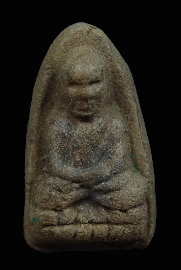 หลวงพ่อทวดเนื้อว่านดินกากยายักษ์ พิมพ์ใหญ่ A ฝังตะกรุดเงิน (หลังตราแผ่นดิน) อาจารย์ทอง วัดสำเภาเชย รุ่นพิทักษ์แผ่นดิน ปี 2551