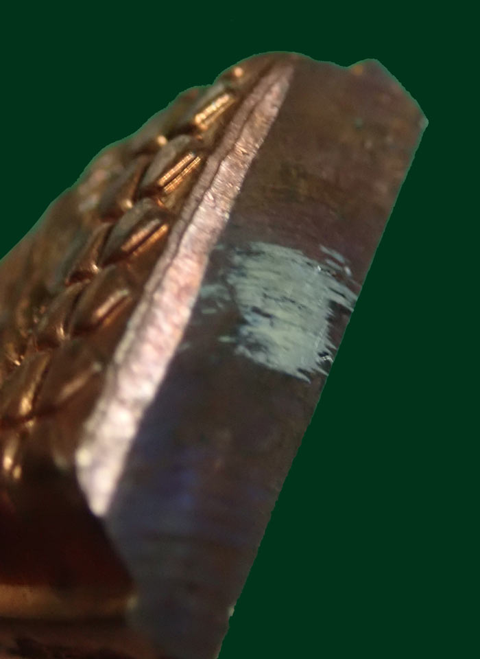 (กรรมการอุดเงิน) หลวงพ่อทวดหลังหนังสือ พิมพ์ใหญ่ รุ่นเสาร์5 มหาสิทธิโชค ปี 2553 เนื้อทองแดงผิวไฟ อุดเงิน (กรรมการ) หมายเลข 765