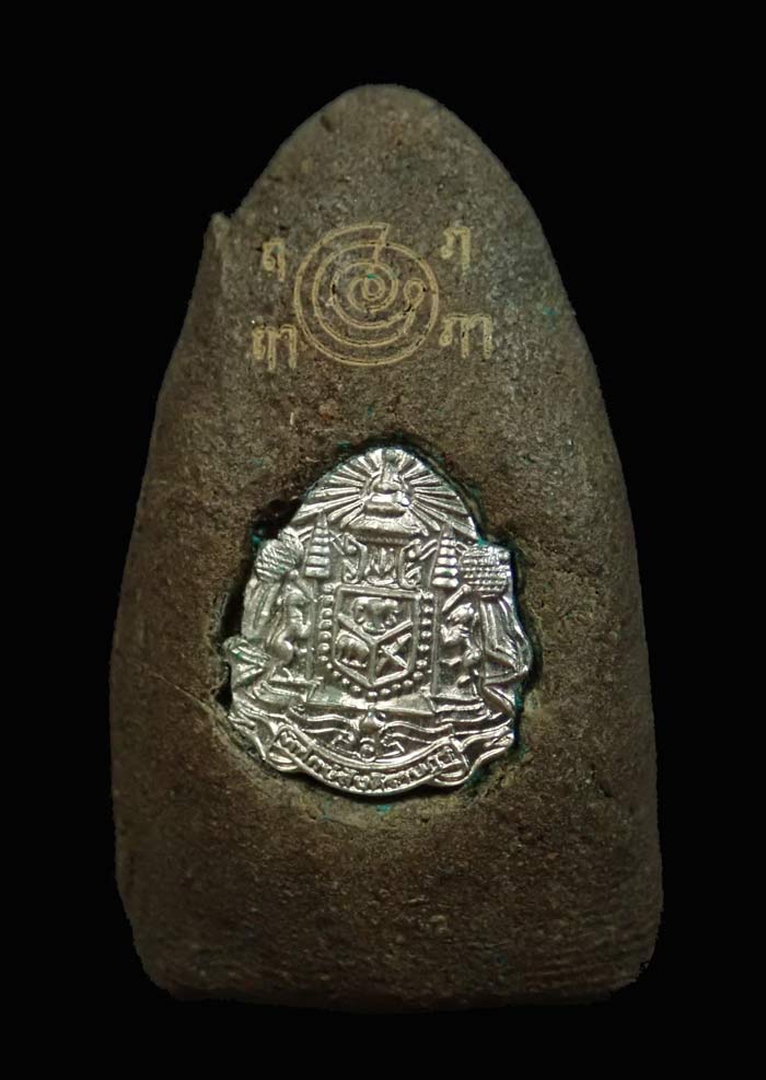 หลวงพ่อทวดเนื้อว่านดินกากยายักษ์ พิมพ์ใหญ่ A ฝังตะกรุดเงิน (หลังตราแผ่นดิน) อาจารย์ทอง วัดสำเภาเชย รุ่นพิทักษ์แผ่นดิน ปี 2551