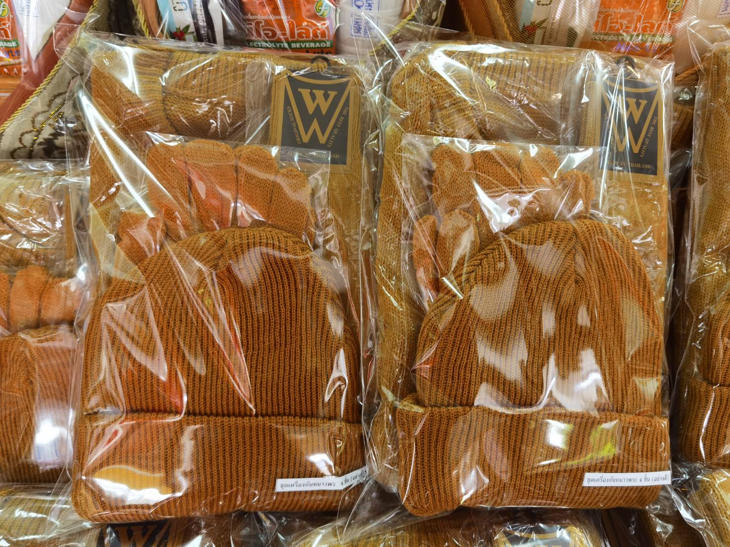 ชุดเครื่องกันหนาวพระ 4 ชิ้น