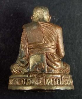 พระครูอดุยคุณาธาร (หลวงพ่อหวน) รูปหล่อลอยองค์ เนื้อนวะ ปี ๒๕๔๗ วัดนิคมประทีป(วัดโคกหล่อ) อำเภอเมือง จังหวัดตรัง..1