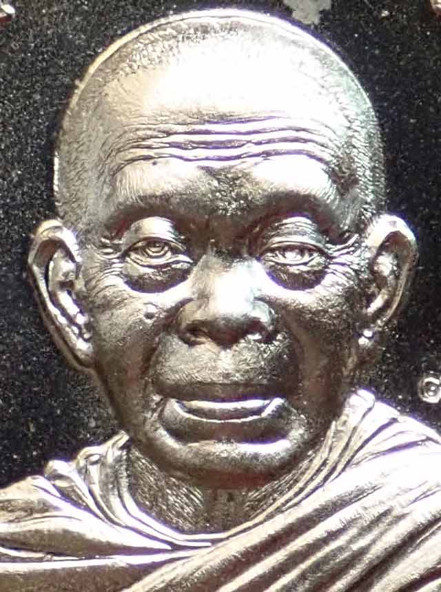 *เลขสวย ๙๐๐* เหรียญหลวงพ่อคูณ (จีวรห่มคุลม) วัดบ้านไร่ ปี2557 รุ่นไพรีพินาศ เนื้ออัลปาก้า