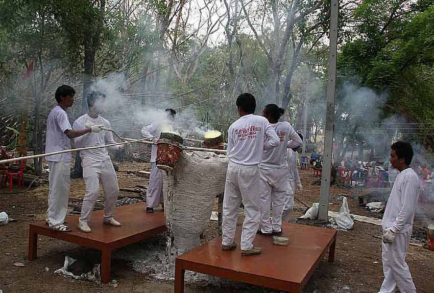 *หายากมาก สร้างเพียง 66 องค์* พระกริ่งธีรพัชโรภาส (กริ่งดัง) หลวงพ่อผอง วัดพรหมยาม ปี 2555 รุ่นบูรพาจารย์55 เนื้อทองเหลืองหล่อโบราณ หมายเลข 14 (แจกเฉพาะผู้ช่วยงานหล่อพระ)