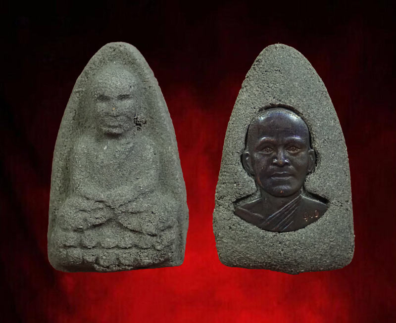 ชุดเนื้อว่านหลวงพ่อทวด รุ่น100ปีอาจารย์ทิม วัดช้างให้ ปี 2555 พิมพ์กลักไม้ขีด พิมพ์ใหญ่ พิมพ์พระรอด (ปลุกเสกศาลหลักเมืองปัตตานี) พร้อมกล่องเดิม