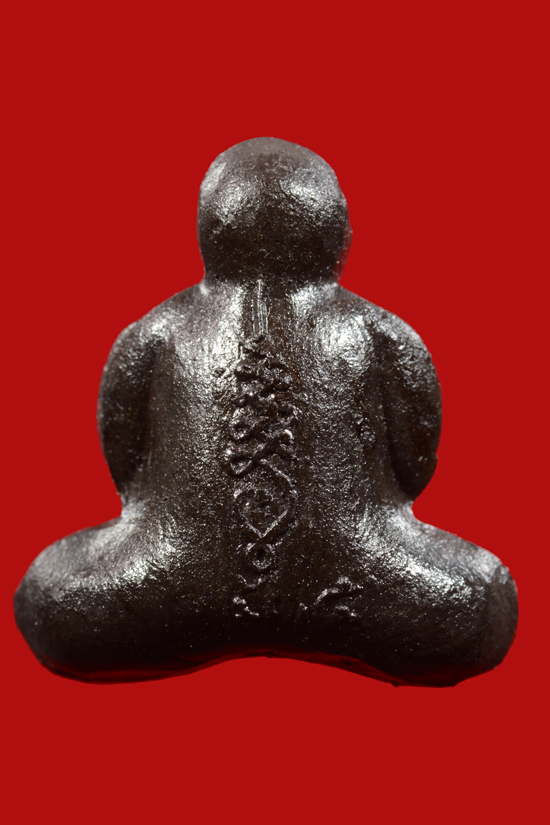 พระปิดตาหลวงปู่คำพันธ์ วัดธาตุมหาชัย เนื้อดินเก้าบัง พ.ศ.2536