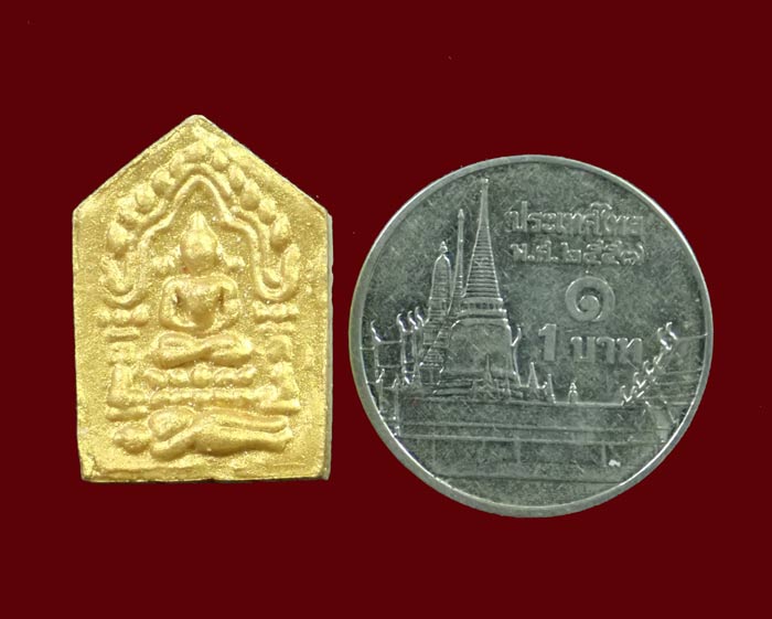 ขุนแผนหลวงพ่อทอง วัดพระพุทธบาทเขายายหอม จ.ชัยภูมิ รุ่นที่ระลึกทอดผ้าป่าสามัคคี ปี 2557 เนื้อผง หมายเลข 131