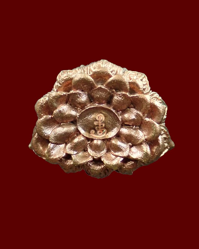 รูปหล่อลอยองค์พุทธศิลป์หลวงพ่อทวด ฐานบัว 4 ชั้น รุ่นปาฎิหาริย์สองโพธิสัตว์ เนื้อชนวนรวมใจ (สรา้งเพียง 299 องค์) ขนาดสูง 1.2 นิ้ว