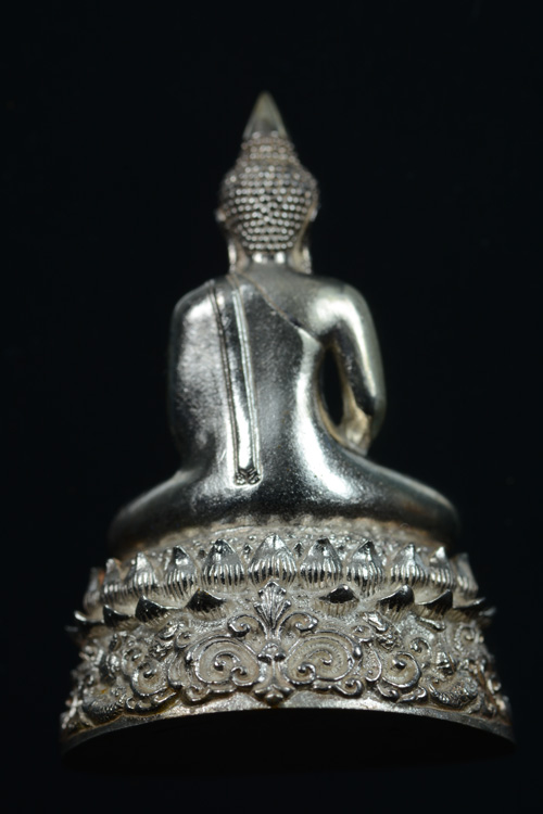 พระกริ่งหลวงพ่อโสธรรุ่น 9 ทศวรรษ เนื้อเงิน