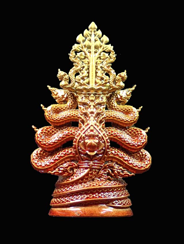 พระกริ่งพุทธศิลป์มุจลินท์นาคราชโพธิสักการ ปี 2563 (พระประจำวันเสาร์) *เป็นรุ่นแรก จากงานจิตรกรรม สู่งานประติมากรรม ศิลปะแห่งสีสัน* เนื้อบรอนซ์ไล่ระดับแดงส้ม Bronze Gradient Red-Orange (รายการที่ 1.5 แยกชุดกรรมการใหญ่ ) หมายเลข ๑๐ (พระสร้างเพียง 55 องค์) ข