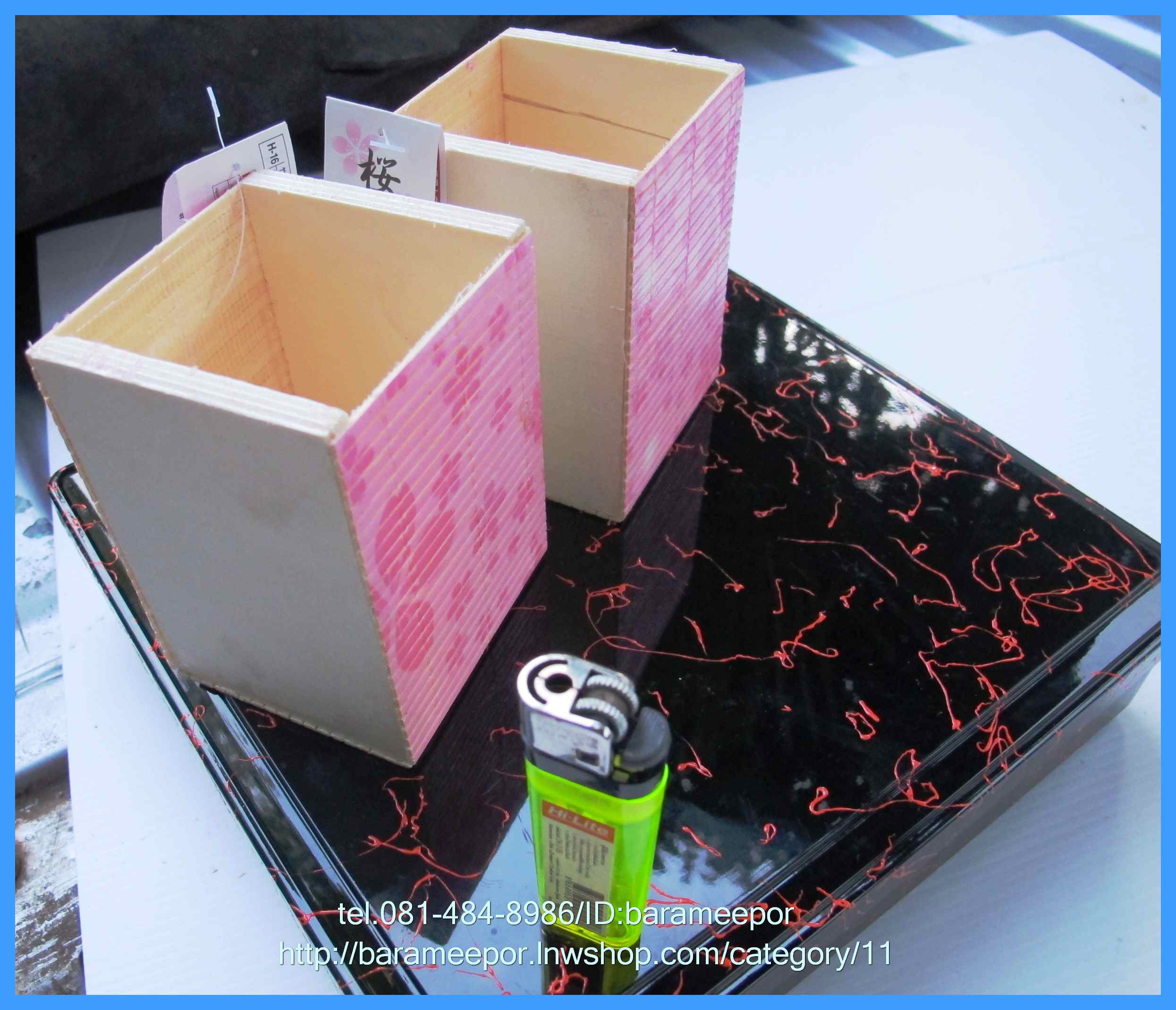 กล่องไม้ สีสดสวยงาม ไว้ใส่ของกระจุกกระจิก บนโต๊ะเครื่องแป้งหรือโต๊ะทำงาน