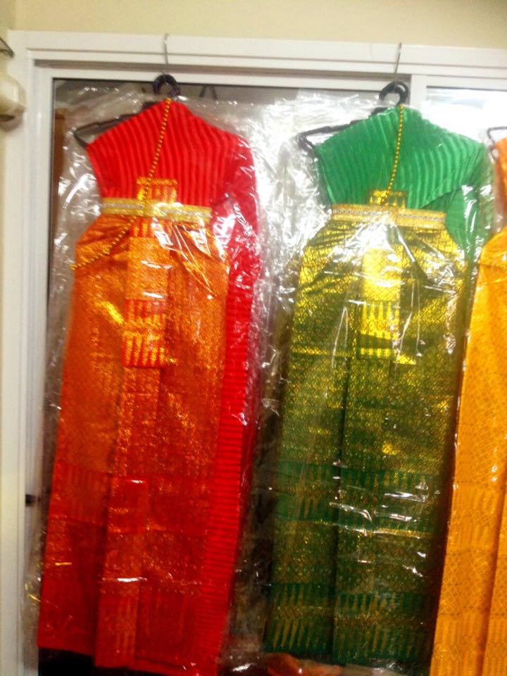 ชุดไทยแก้บน (แบบสวยครบเครื่อง) สไบอัดพลีส มีหลายสีให้เลือก