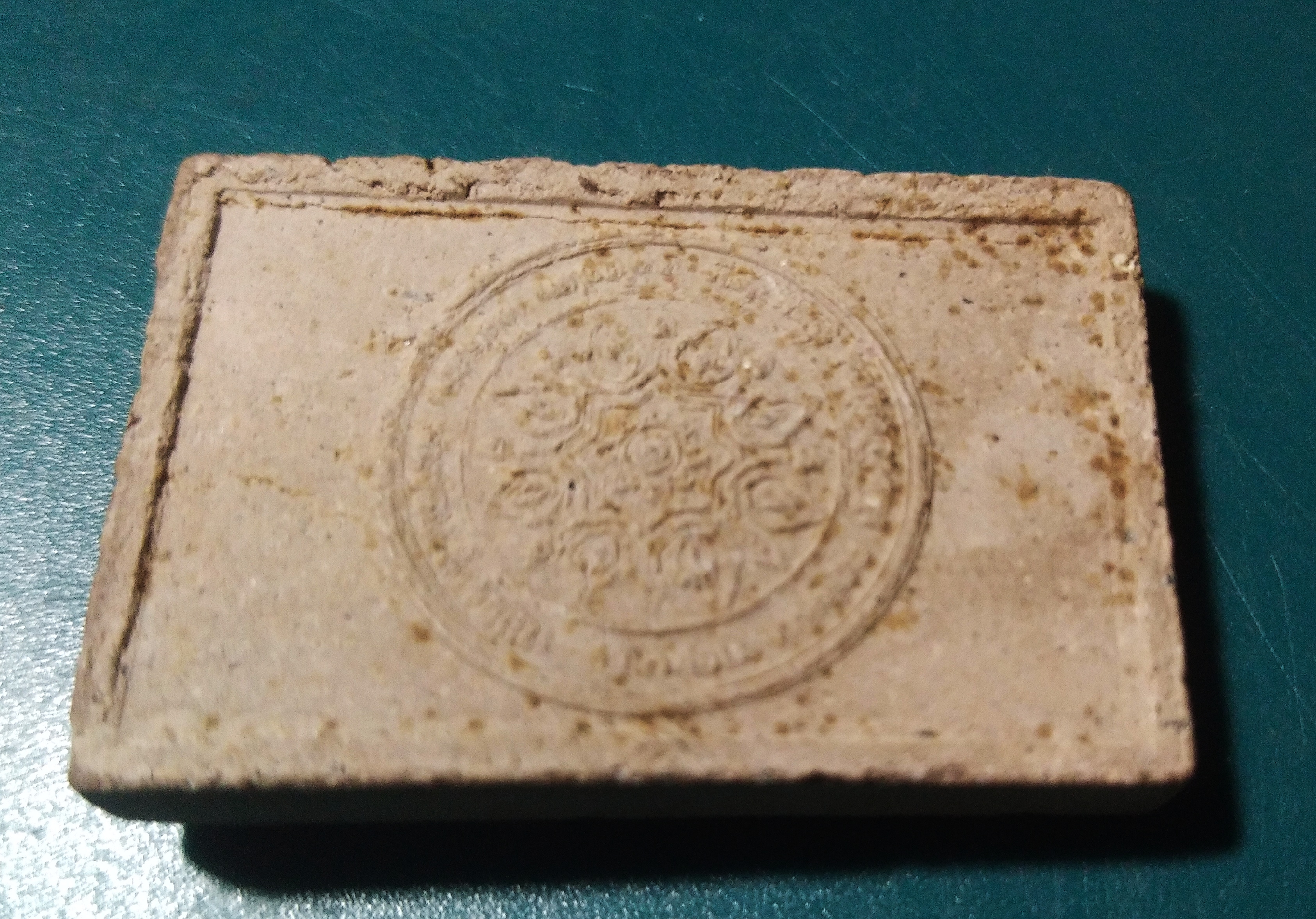 พระผงพิชิตไพรี หลังยันต์บัว มรรค 8 จัดสร้างโดยมูลนิธิธรรมธัช จ.ฉะเชิงเทรา ปี 2514..3 (หลวงปู่ทิม วัดระหารไร่ ปลุกเสก)..2