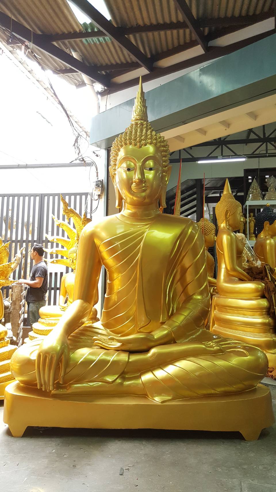พระประธานทองเหลือง หน้าตัก 80 นิ้ว