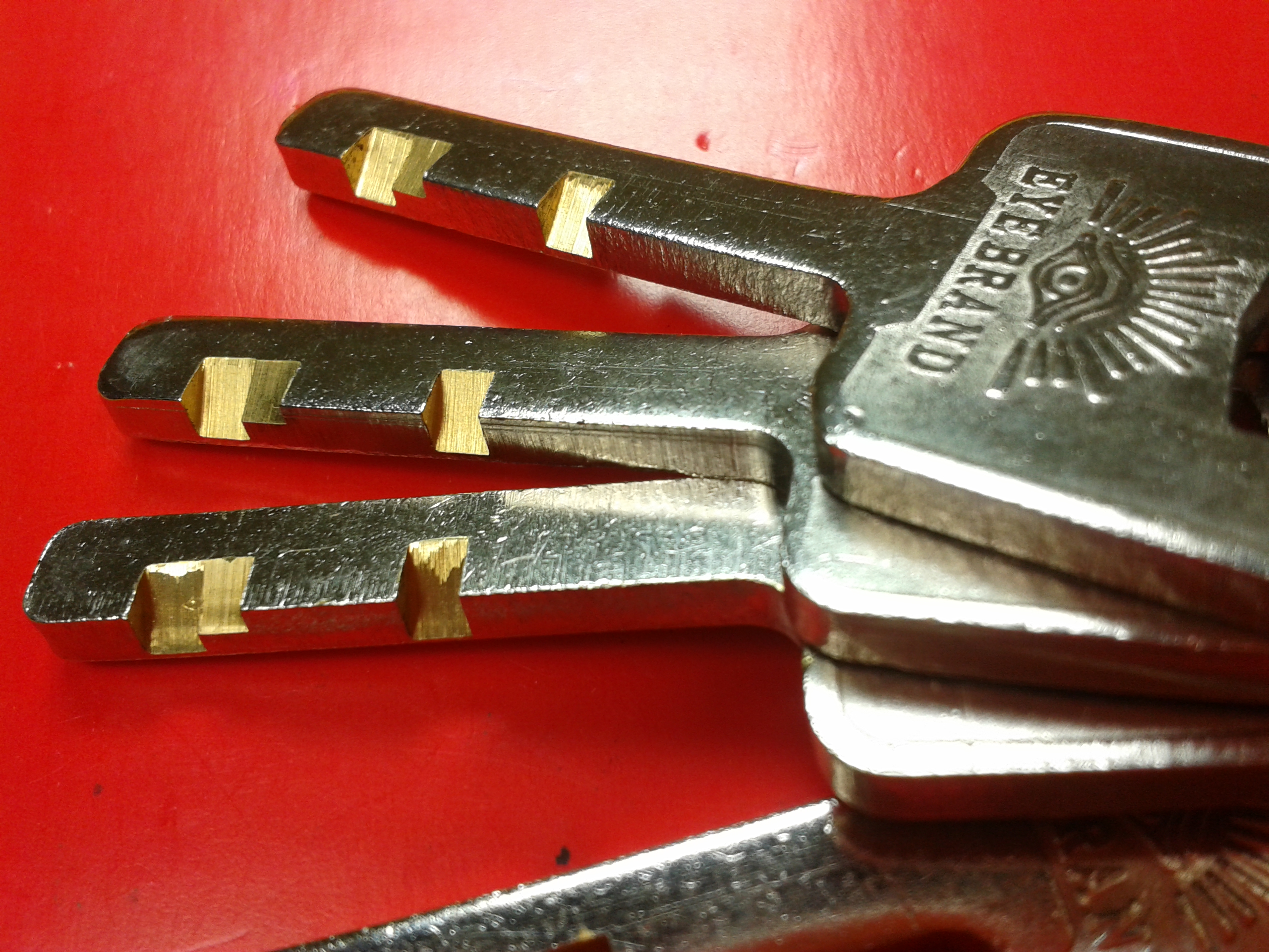 กุญแจตราตา ( ทองเหลือง 50 มม. คอสั้น ) EYE BRAND