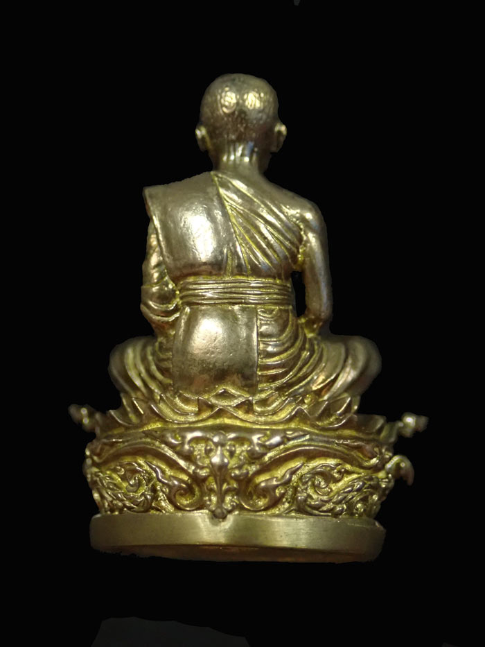 พระกริ่งพุทธศิลป์ (รุ่นแรก) หลวงพ่อคูณ วัดบ้านไร่ รุ่นเจริญพร19 ปี 2557 เนื้อทองระฆัง หมายเลข 338 (กริ่งดัง) พร้อมกล่องผ้าไหม/บัตรประจำองค์พระและปลอกกระดาษ (ครบชุด)