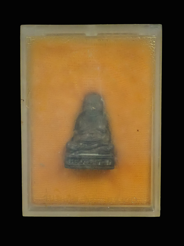 รูปหล่อหลวงพ่อทวด วัดช้างให้ ปัตตานี รุ่นที่ระลึกในโอกาสที่บรรจุพระบรมสารีริกธาตุเจดีย์วัดช้างให้ ปี 2530 เนื้อนวะโลหะ หมายเลข 1109