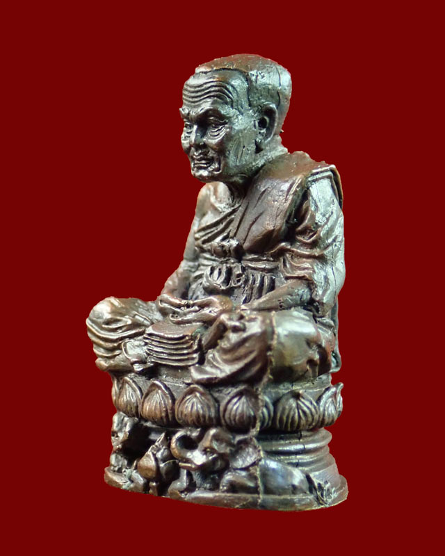 รูปหล่อลอยองค์บัวรอบ (ฐานคชสาร) หลวงพ่อทวด พ่อท่านเขียว วัดห้วยเงาะ ปัตตานี รุ่นกลันตัน54 ปี 2554 เนื้อทองแดงเถือนอุดกริ่ง พระสูง 3 ซ.ม. ตั้งบูชาหน้ารถ