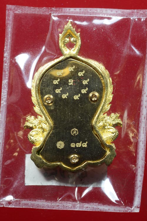 มาเป็นชุด..เหรียญฉลุหลวงพ่อโสธร รุ่นเจริญพร พิมพ์เล็ก หลังเรียบ หายากครับ