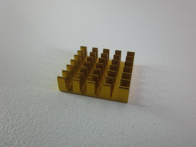 Heatsink ระบายความร้อนสีทอง ขนาด 19*19mm สูง5mm